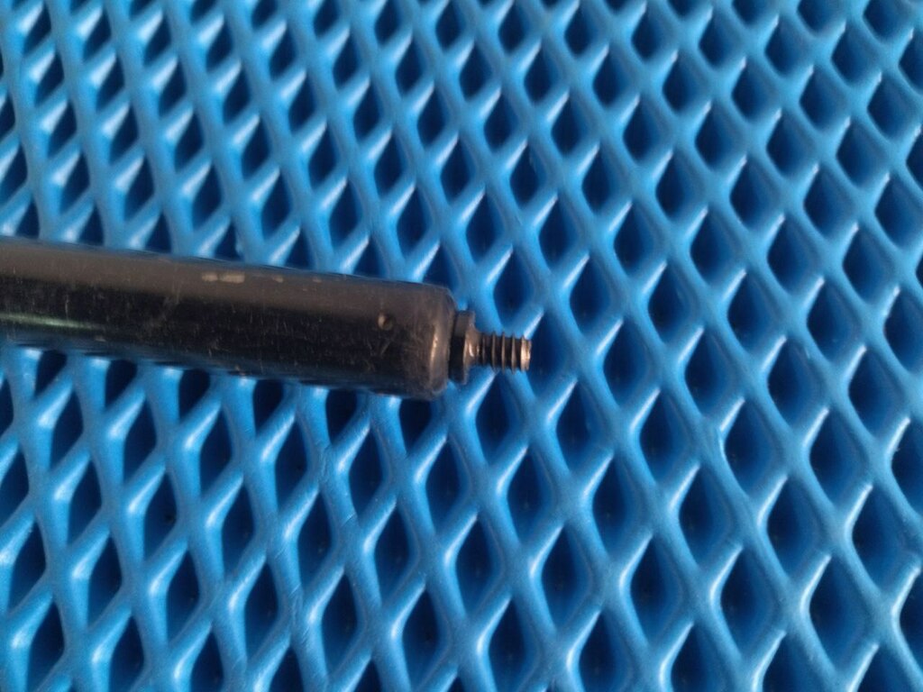 газлифт б/у \ нет одного наконечника - 1